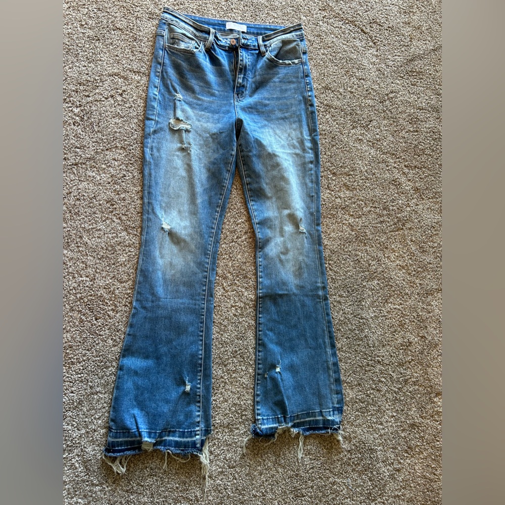 Vervet size 31 very distressed jeans